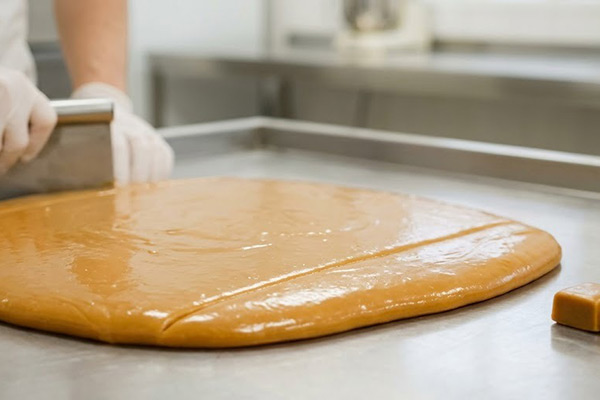 Baking chocolate supplier Iran producing soft caramel toffee