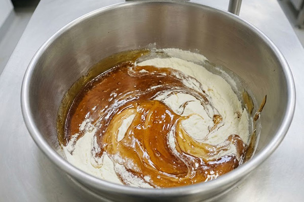 Baking chocolate supplier Iran mixing industrial toffee ingredients